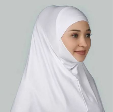 تصویر 4 از مقنعه نمازی چانه‌دار با فرم ایستاده و ظاهر مرتب برای بانوان